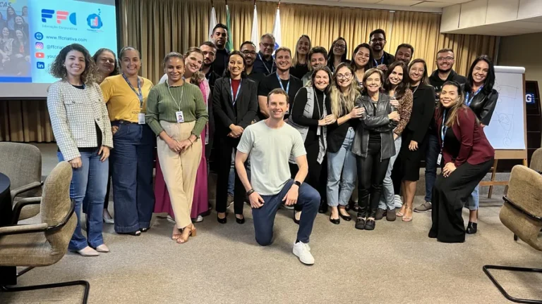 Turma da FIEMG ao final do treinamento da FFCriativa
