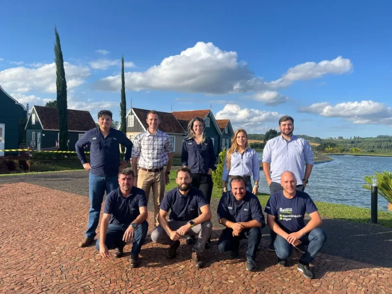Time comercial da Frísia reunido em treinamento